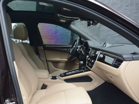 Certified 2026 Porsche Macan AWD/4WD image 26