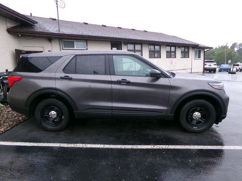 Used 2022 Ford Explorer 4WD Police Interceptor image 2