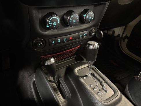 Used 2018 Jeep Wrangler Unlimited Rubicon image 15