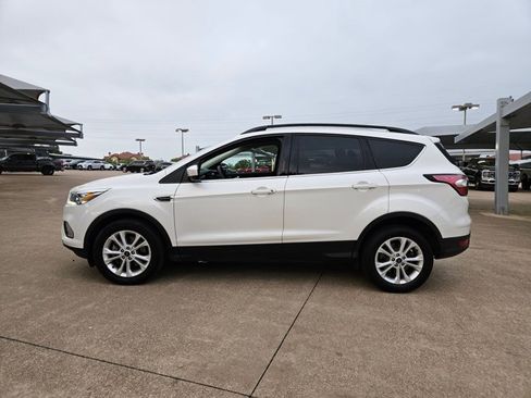 Used 2017 Ford Escape SE w/ Equipment Group 201A image 8