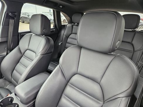 Used 2026 Porsche Macan image 6