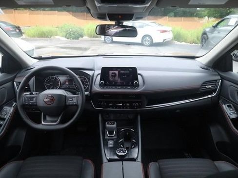 Certified 2025 Nissan Rogue SV AWD/4WD image 7