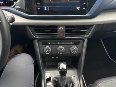 Certified 2022 Volkswagen Taos SE w/ Panoramic Sunroof Package image 21