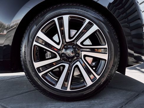 Used 2023 Land Rover Range Rover SE image 20