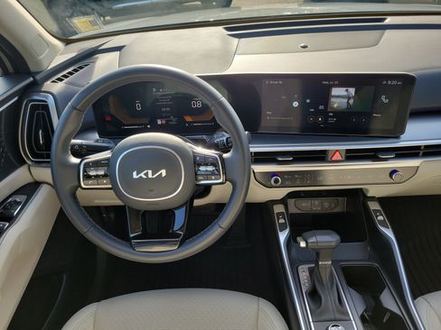 Certified 2025 Kia Sorento S w/ Panoramic Sunroof Package FWD image 16