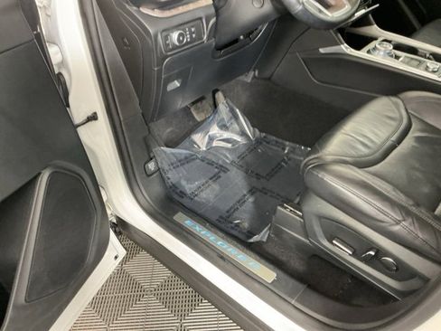 Used 2020 Ford Explorer Platinum image 18