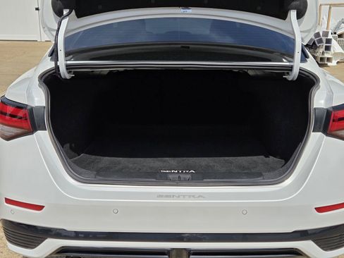 Used 2025 Nissan Sentra SR FWD image 8