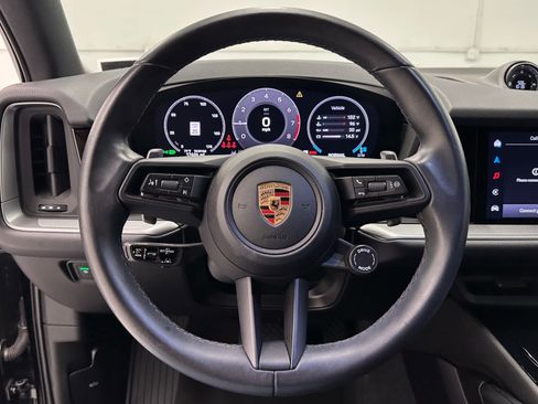 Used 2024 Porsche Cayenne AWD/4WD image 24