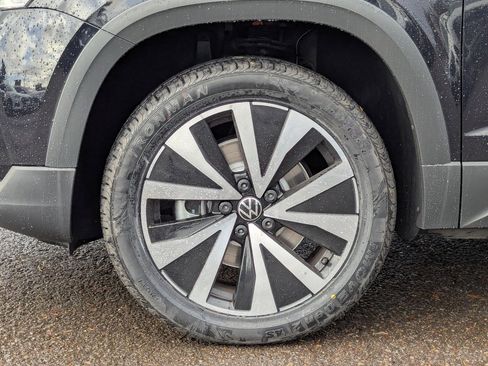 Used 2022 Volkswagen Taos SE image 38
