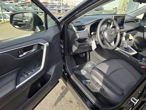 New 2025 Toyota RAV4 XLE image 19