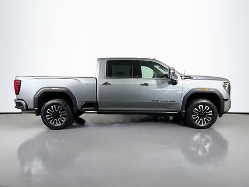 New 2026 GMC Sierra 2500 Denali Ultimate w/ LPO, Black Badging Package AWD/4WD image 8