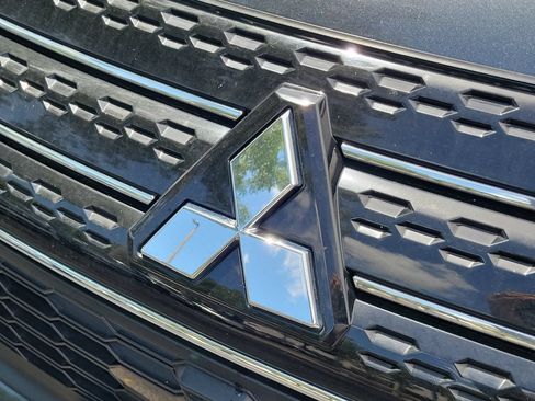 Used 2024 Mitsubishi Outlander SE Black Edition AWD/4WD image 12