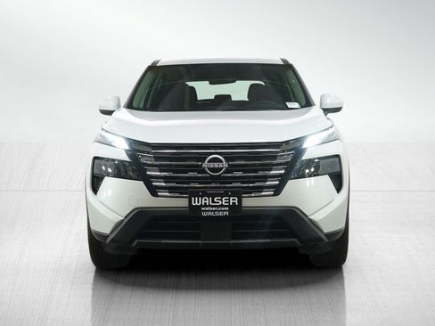 Used 2025 Nissan Rogue SV AWD/4WD image 2