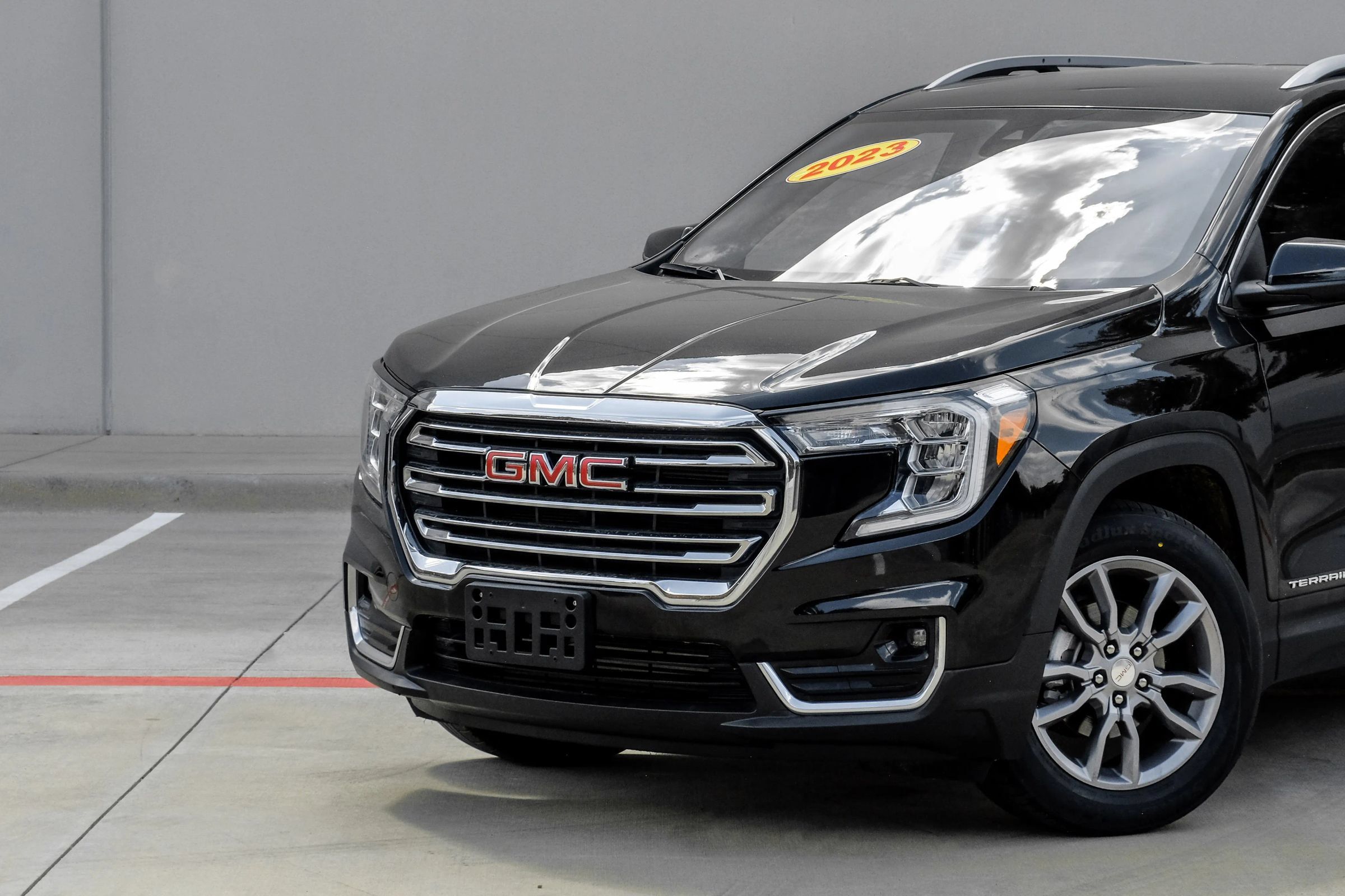 Used 2023 GMC Terrain SLT AWD/4WD image 14