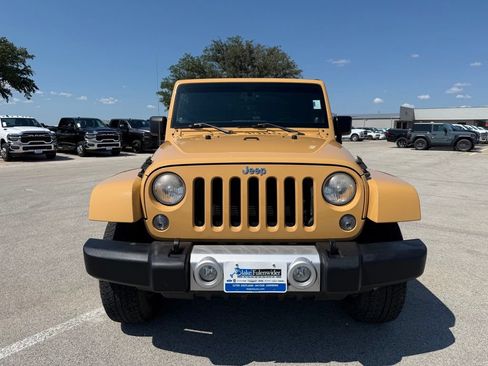 Used 2014 Jeep Wrangler Sahara w/ Connectivity Group AWD/4WD image 8