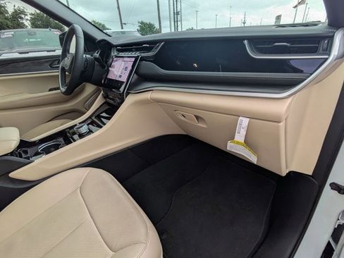 Used 2022 Jeep Grand Cherokee Limited 4xe w/ Luxury Tech Group II AWD/4WD image 18