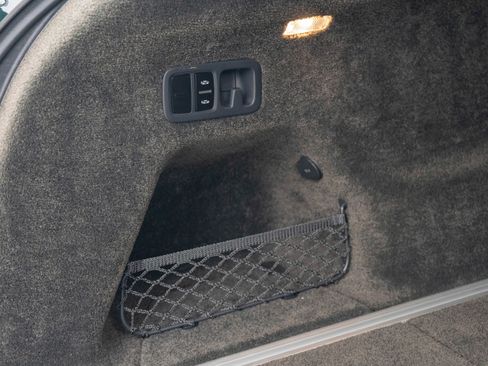 Used 2017 Bentley Bentayga image 43