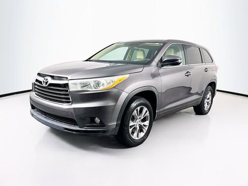 Used 2014 Toyota Highlander Plus image 3
