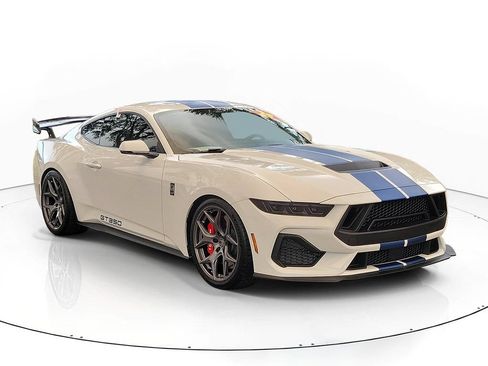 Used 2025 Ford Mustang GT Premium w/ GT Performance Package RWD image 2