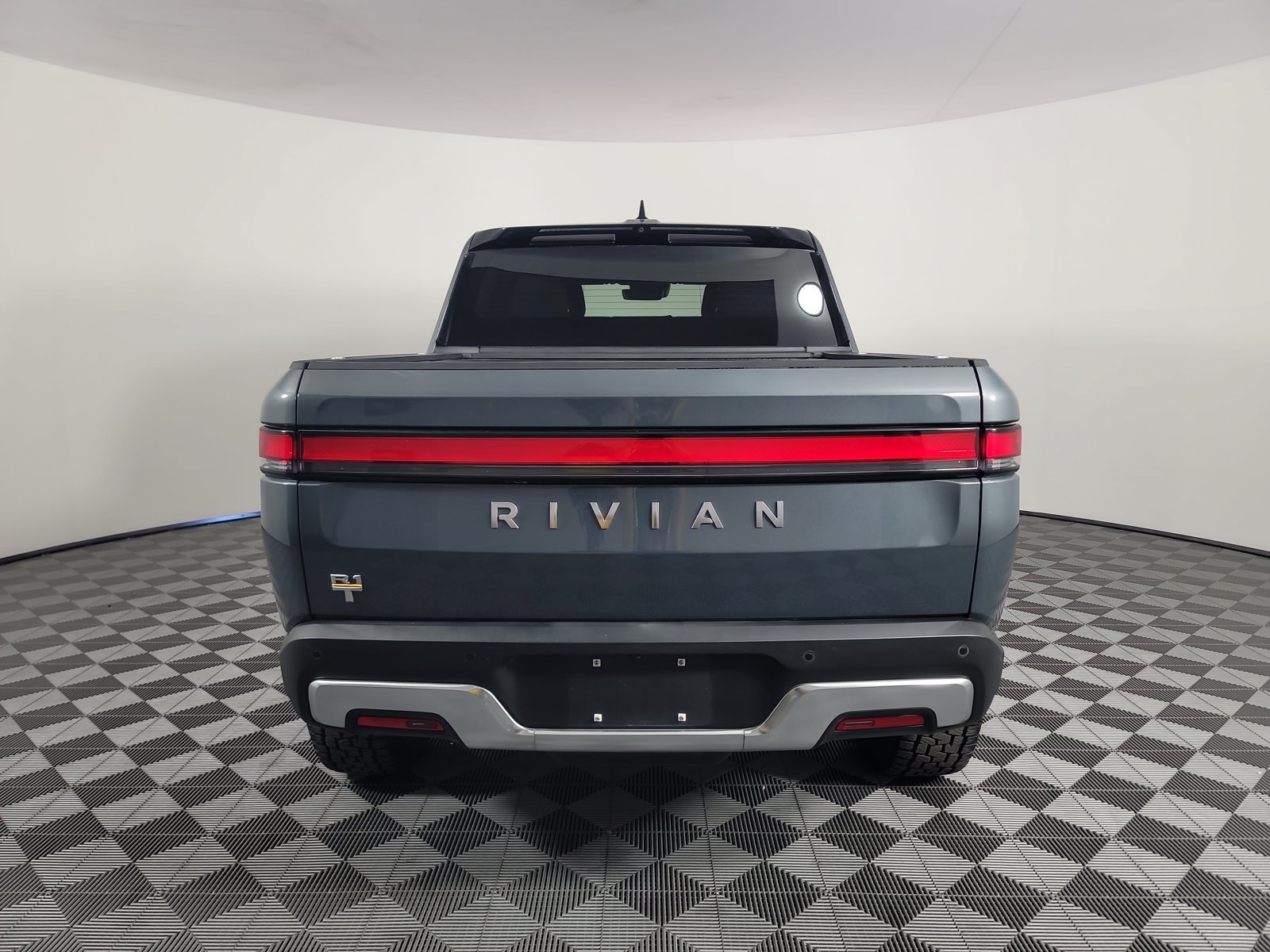 Used 2022 Rivian R1T Adventure AWD/4WD image 4