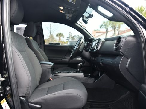 Used 2017 Toyota Tacoma TRD Off-Road image 20
