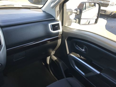 Used 2017 Nissan Titan SV image 17