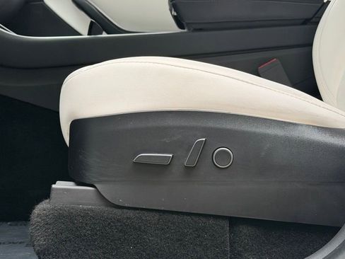 Used 2021 Tesla Model Y Long Range image 27