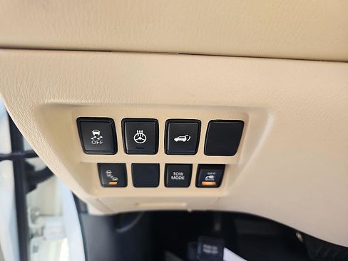 Used 2020 Nissan Pathfinder Platinum image 14