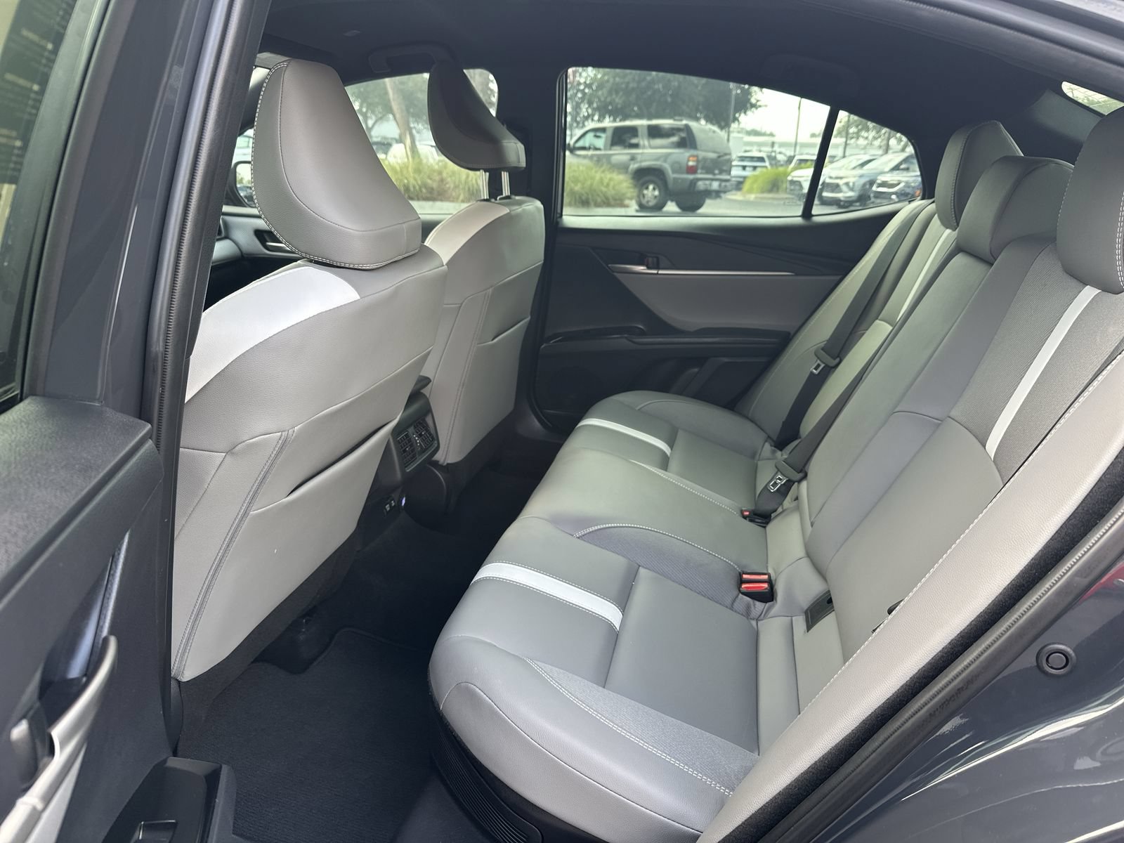 Used 2025 Toyota Camry SE FWD image 31