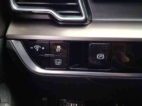 Used 2025 Kia Sportage EX image 25