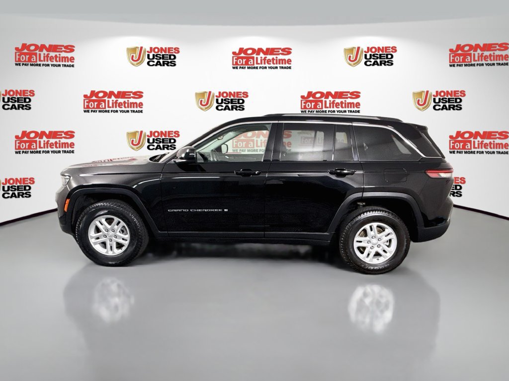 Used 2023 Jeep Grand Cherokee Laredo w/ Luxury Tech Group I AWD/4WD image 14