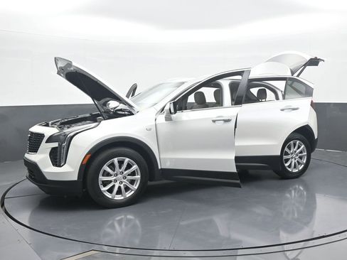 Used 2023 Cadillac XT4 Luxury image 2