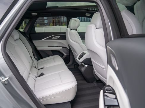 Used 2026 Cadillac Lyriq Signature Sport AWD/4WD image 24