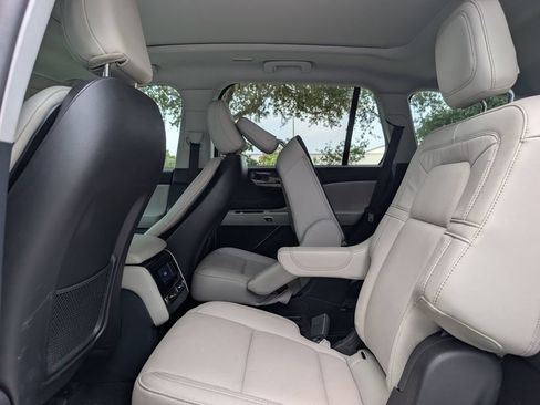 Used 2025 Lincoln Aviator Reserve w/ Jet Appearance Package RWD image 17