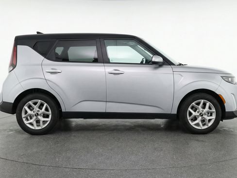 Used 2025 Kia Soul LX w/ LX Technology Package image 11