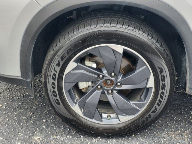 Used 2025 Nissan Rogue SV FWD image 9