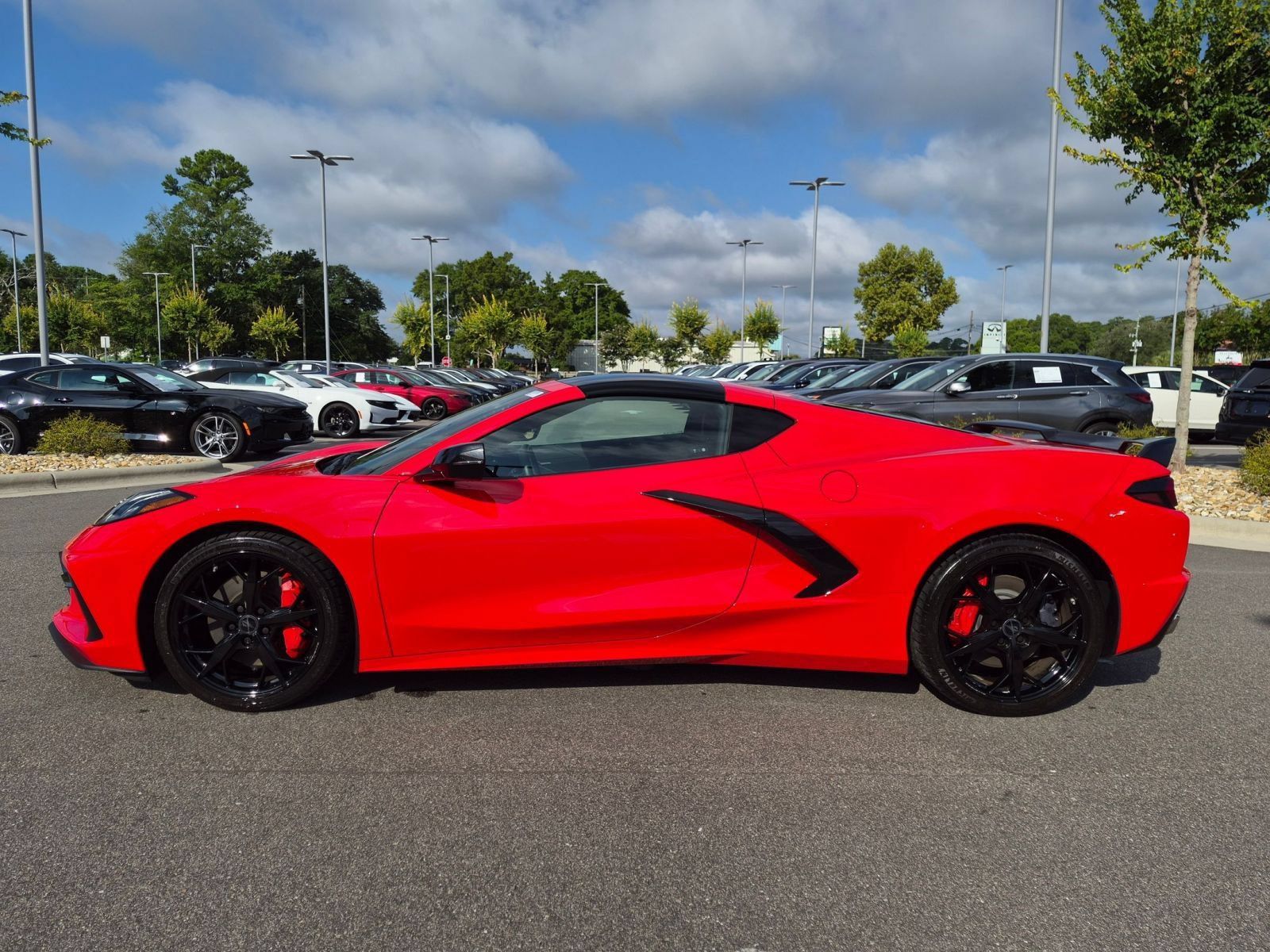 Used 2021 Chevrolet Corvette Stingray Coupe w/ Z51 Performance Package RWD image 6