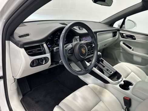 Certified 2023 Porsche Macan AWD/4WD image 4