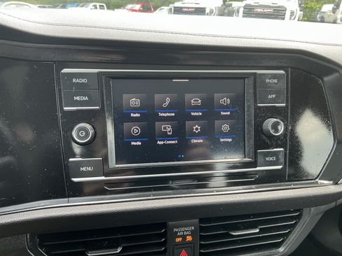 Used 2022 Volkswagen Jetta SE FWD image 15