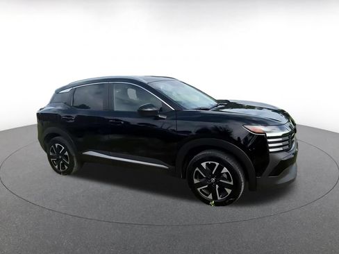Used 2026 Nissan Kicks SV w/ Cold Weather Package AWD/4WD image 2