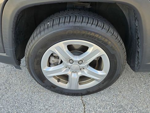 Used 2023 Jeep Compass Sport image 38