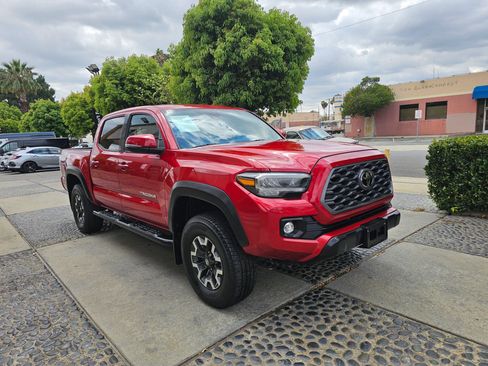 Used 2020 Toyota Tacoma TRD Off-Road w/ Technology Package RWD image 3