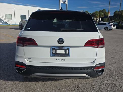 Used 2024 Volkswagen Taos SE FWD image 4