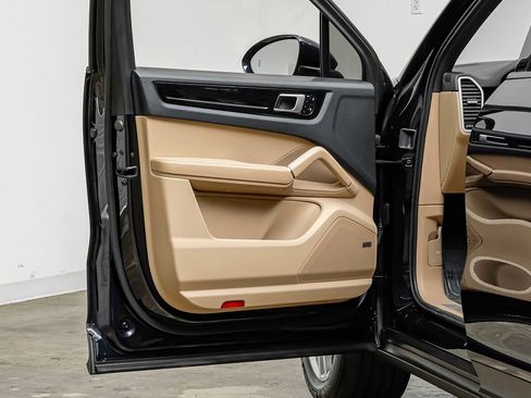 Used 2019 Porsche Cayenne image 37