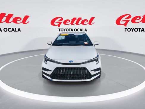 Used 2024 Toyota Corolla SE image 3
