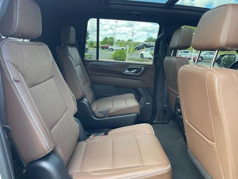 Used 2023 Chevrolet Suburban High Country AWD/4WD image 12