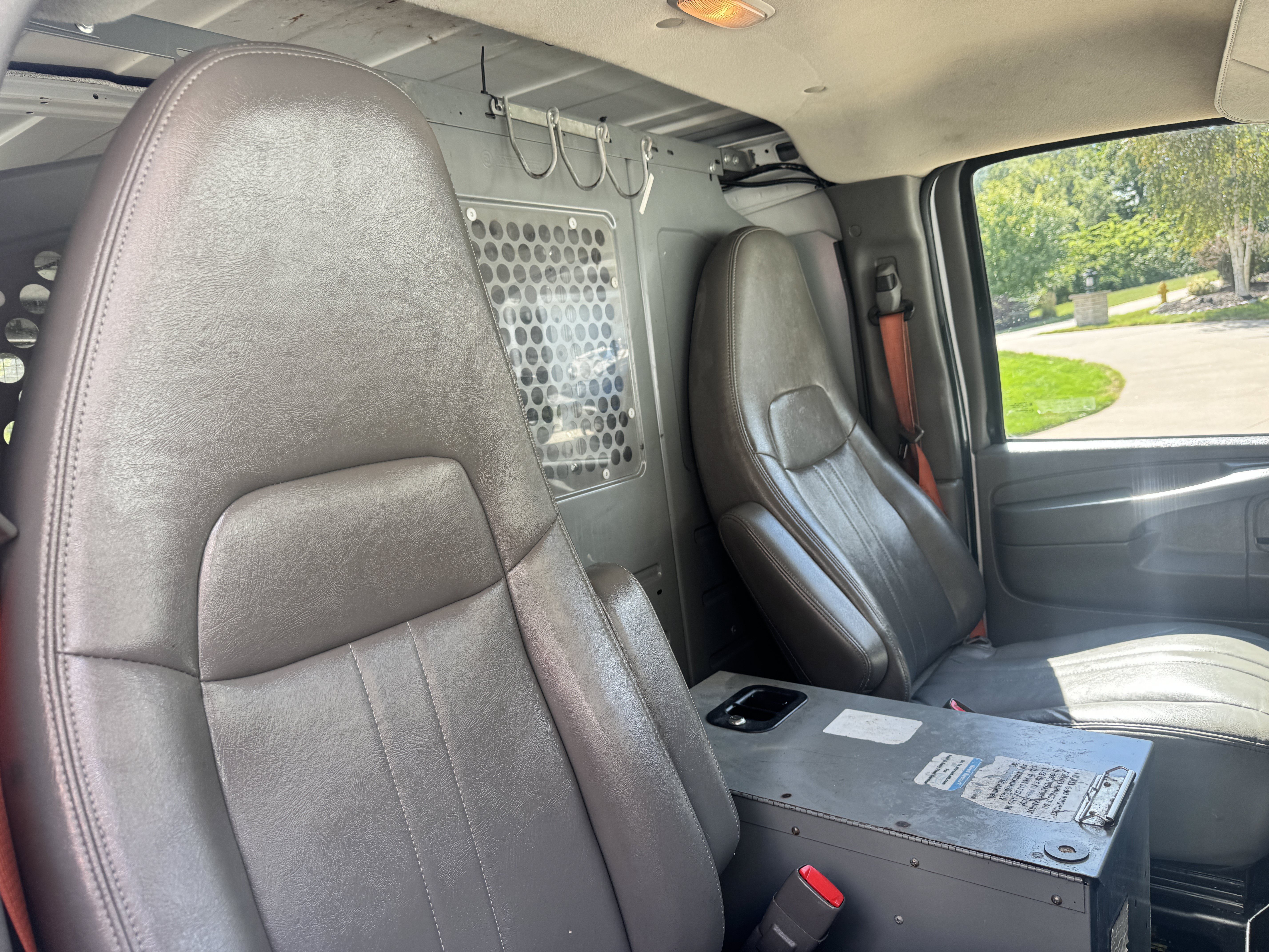 Used 2014 Chevrolet Express 2500 RWD image 19