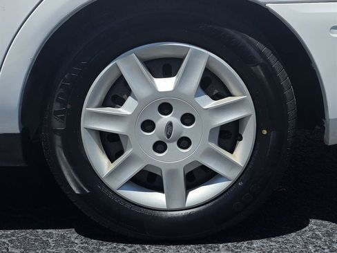 Used 2007 Ford Taurus SE FWD image 30