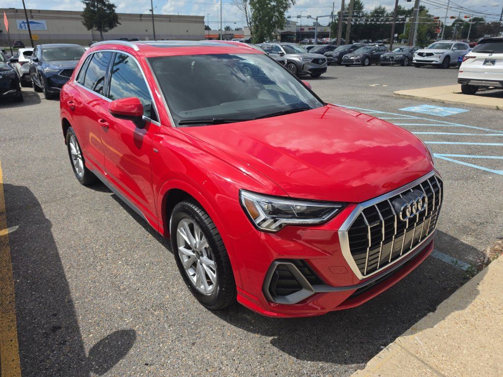 Used 2025 Audi Q3 2.0T Premium AWD/4WD image 3