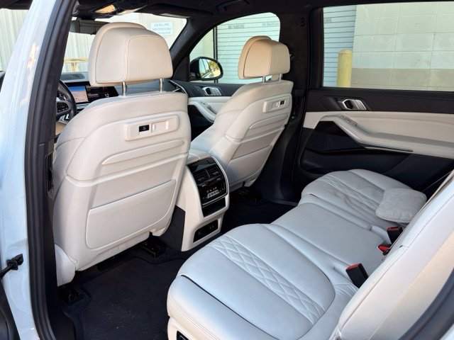 Used 2021 BMW X7 xDrive40i w/ M Sport Package AWD/4WD image 13